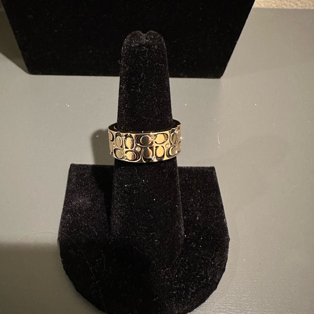 Coach Signature C Gold-Tone Pattern Ring size 6.5 - Picture 5 of 7